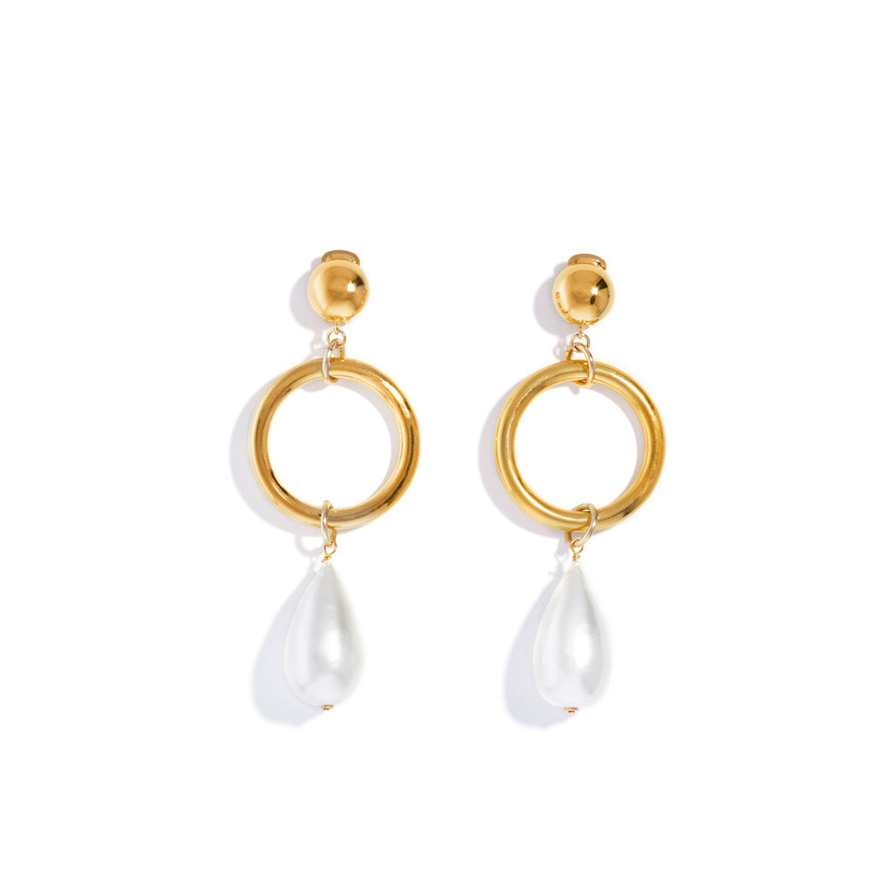 Orecchini pendenti lunghi dorati goccia perlata